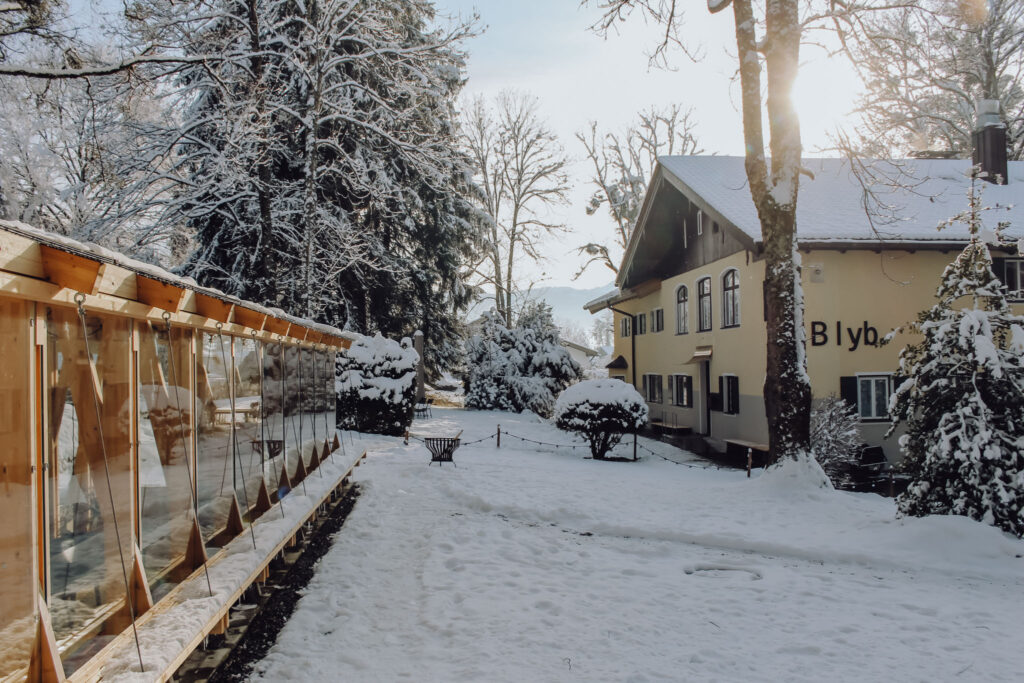Blyb. Hotel in Gmund am Tegernsee im Winter